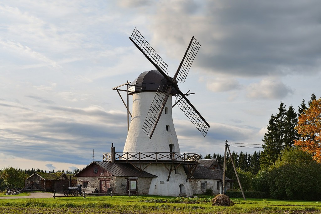 1620px-Valtu_mõisa_-Puraviku-_tuuleveski.jpg