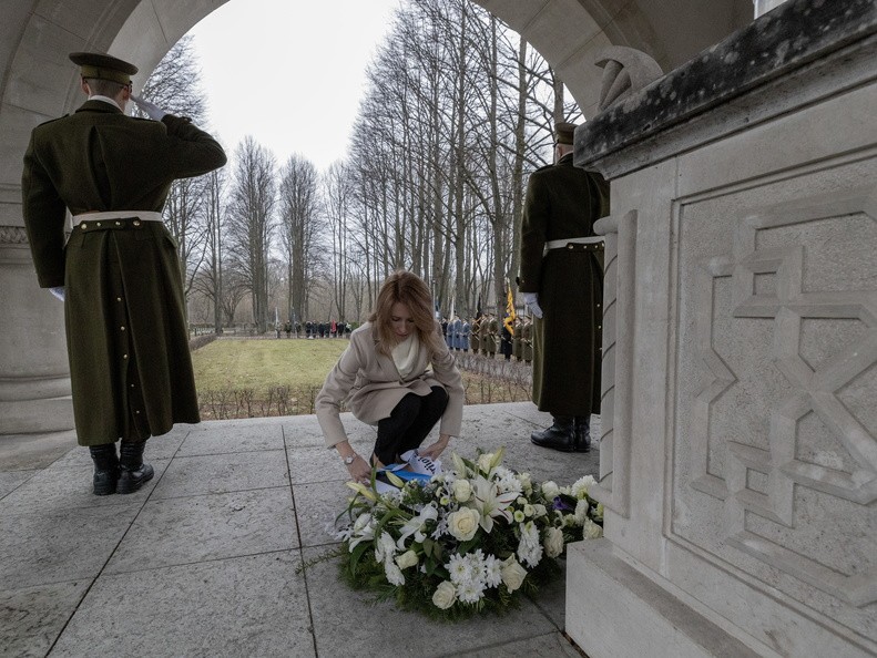 pärg kaitseväe kalmistul_16.11.2021.jpg