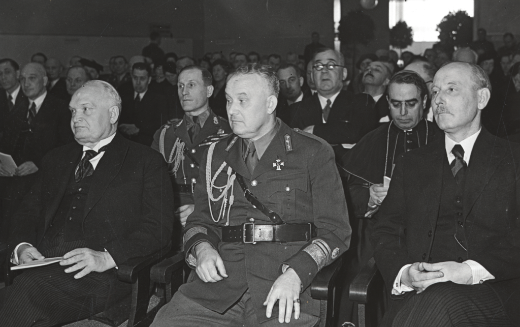 1934. aastast oli Eenpalu uue, autoritaarse sisepoliitika peamisi ehitajaid.