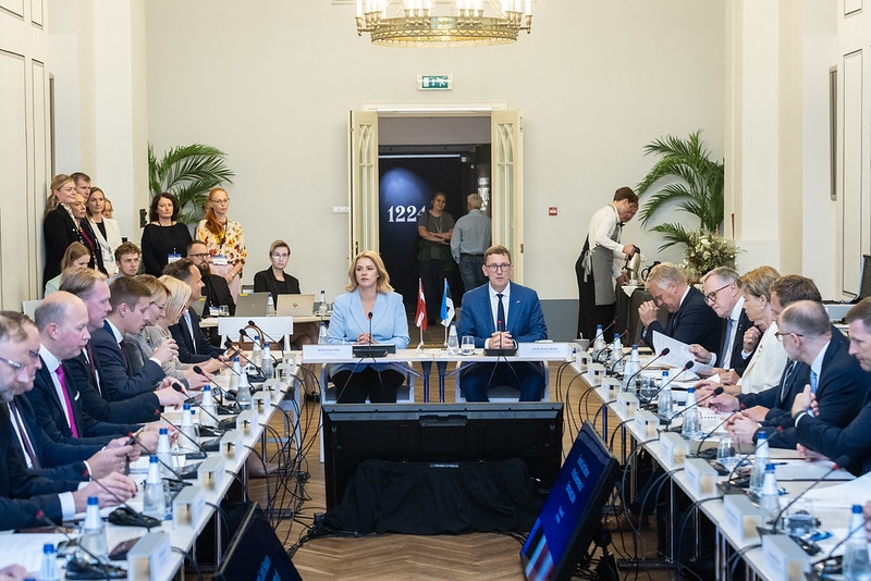 Eesti_Läti ühisistung TÜ muuseumis.jpg