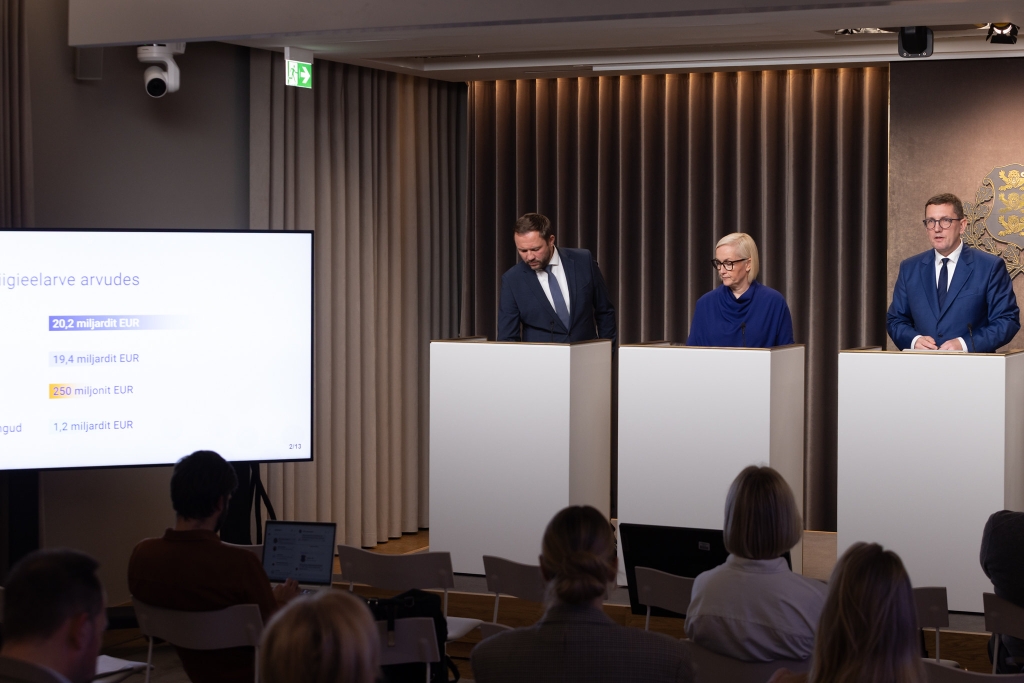 Valitsuse riigieelarvet tutvustav pressikonverents.jpg