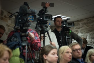 Ajakirjanikud pressikonverentsil