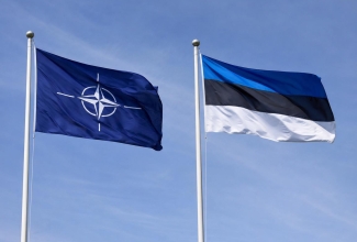 NATO ja Eesti lipud